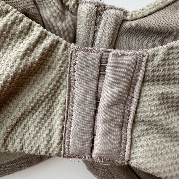 BERLEI - High Performance Underwire Non Padded Sports Bra Beige - 18DD (US 40DD) - Picture 5 of 11